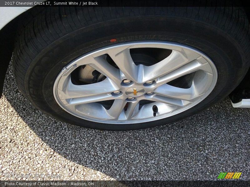 Summit White / Jet Black 2017 Chevrolet Cruze LT