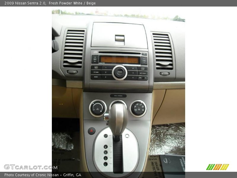 Fresh Powder White / Beige 2009 Nissan Sentra 2.0