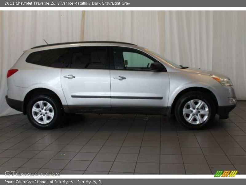Silver Ice Metallic / Dark Gray/Light Gray 2011 Chevrolet Traverse LS