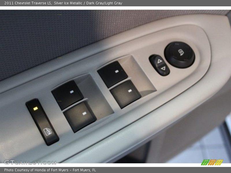 Silver Ice Metallic / Dark Gray/Light Gray 2011 Chevrolet Traverse LS