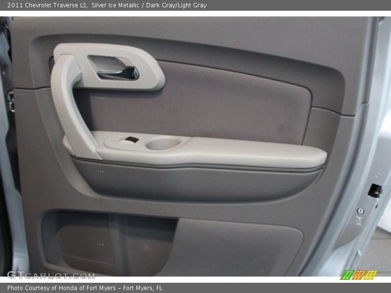 Silver Ice Metallic / Dark Gray/Light Gray 2011 Chevrolet Traverse LS