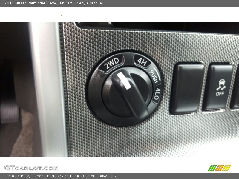 Brilliant Silver / Graphite 2012 Nissan Pathfinder S 4x4