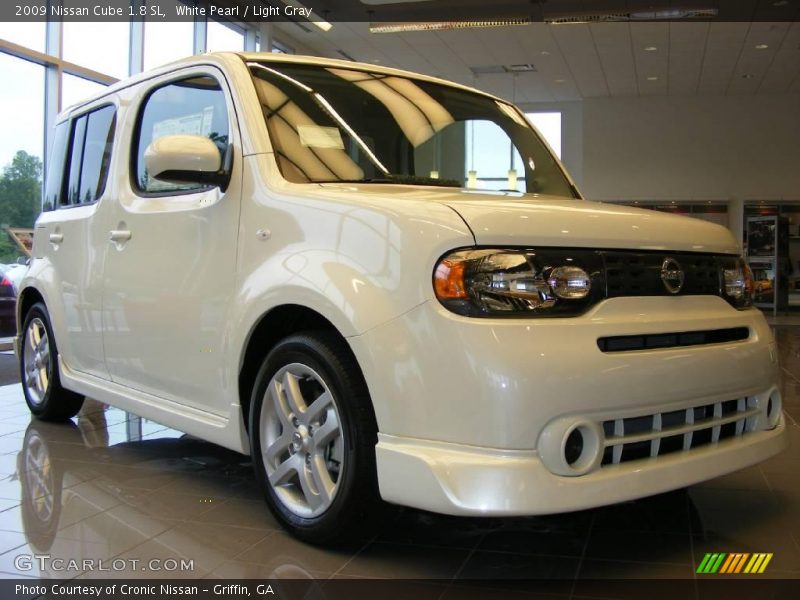 White Pearl / Light Gray 2009 Nissan Cube 1.8 SL