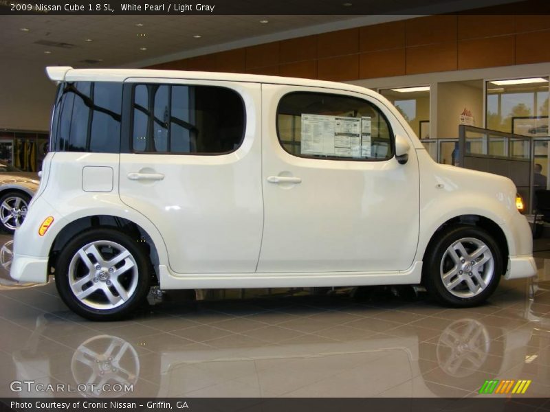 White Pearl / Light Gray 2009 Nissan Cube 1.8 SL