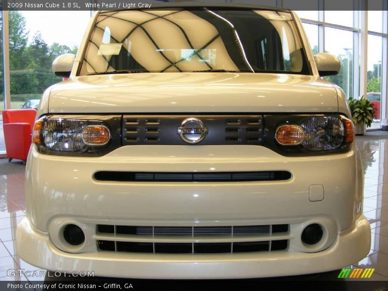 White Pearl / Light Gray 2009 Nissan Cube 1.8 SL