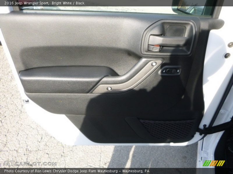 Bright White / Black 2016 Jeep Wrangler Sport