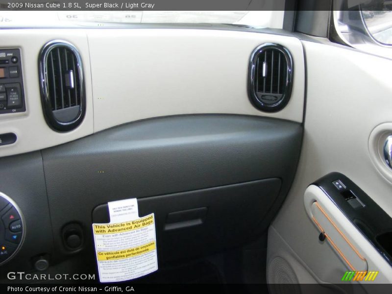 Super Black / Light Gray 2009 Nissan Cube 1.8 SL