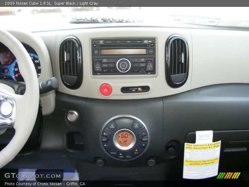 Super Black / Light Gray 2009 Nissan Cube 1.8 SL