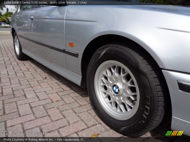 Arctic Silver Metallic / Grey 1998 BMW 5 Series 528i Sedan