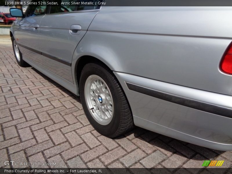 Arctic Silver Metallic / Grey 1998 BMW 5 Series 528i Sedan