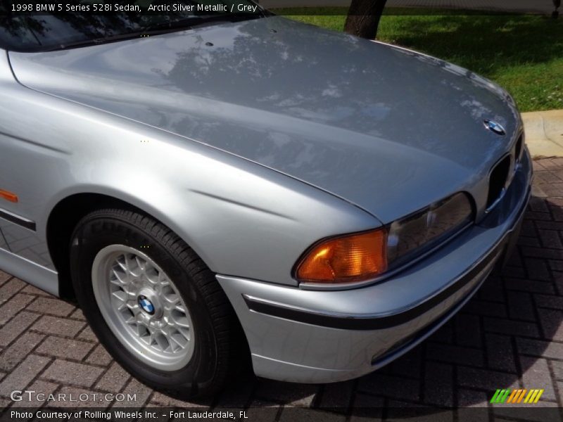 Arctic Silver Metallic / Grey 1998 BMW 5 Series 528i Sedan