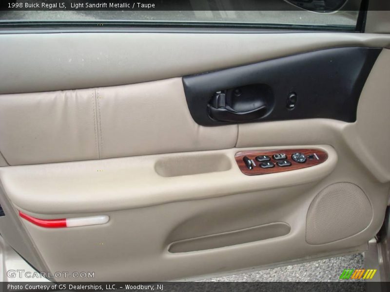 Light Sandrift Metallic / Taupe 1998 Buick Regal LS