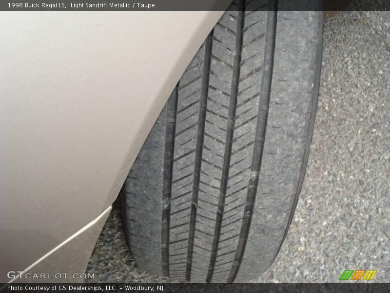 Light Sandrift Metallic / Taupe 1998 Buick Regal LS