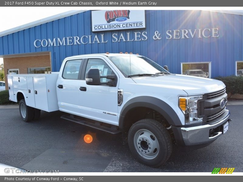Oxford White / Medium Earth Gray 2017 Ford F450 Super Duty XL Crew Cab Chassis