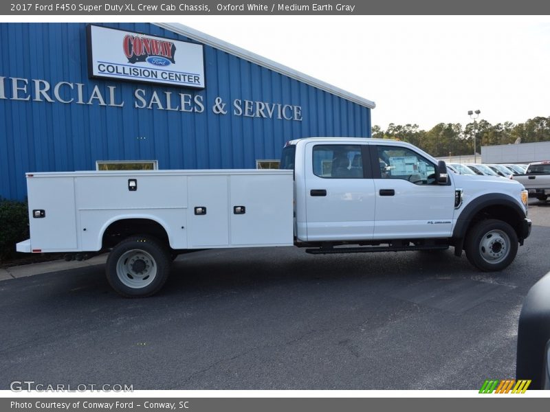 Oxford White / Medium Earth Gray 2017 Ford F450 Super Duty XL Crew Cab Chassis