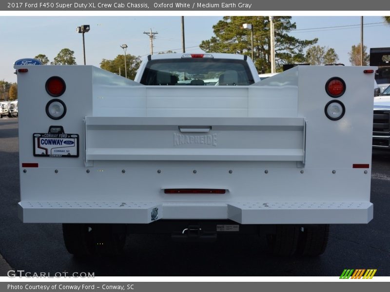 Oxford White / Medium Earth Gray 2017 Ford F450 Super Duty XL Crew Cab Chassis