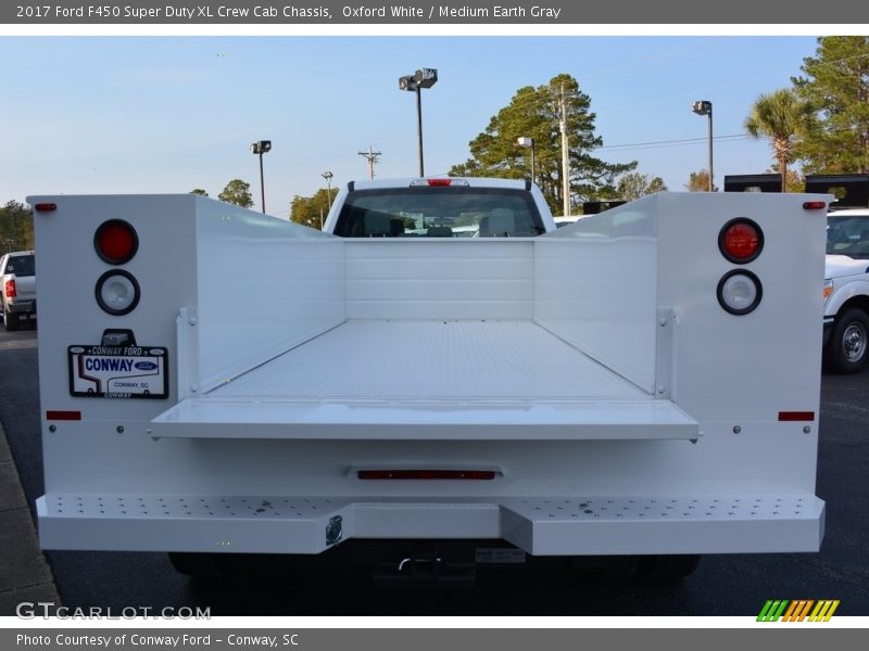 Oxford White / Medium Earth Gray 2017 Ford F450 Super Duty XL Crew Cab Chassis