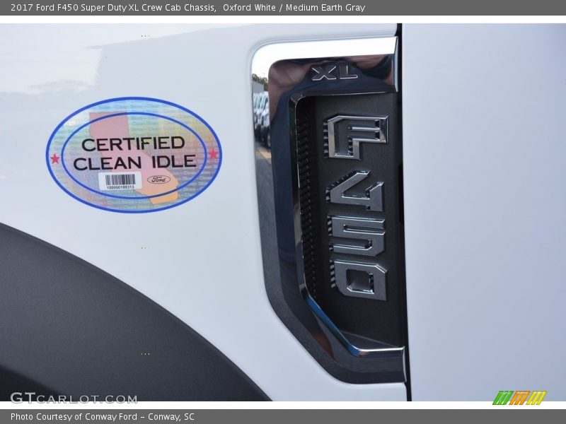 Oxford White / Medium Earth Gray 2017 Ford F450 Super Duty XL Crew Cab Chassis