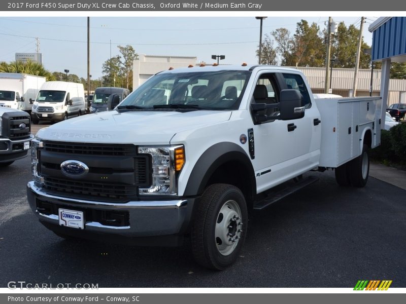 Oxford White / Medium Earth Gray 2017 Ford F450 Super Duty XL Crew Cab Chassis