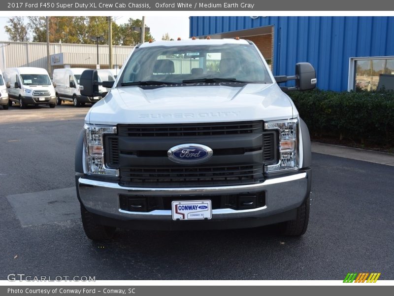 Oxford White / Medium Earth Gray 2017 Ford F450 Super Duty XL Crew Cab Chassis