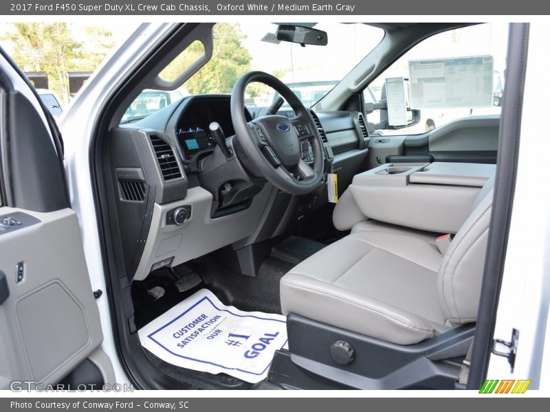 Oxford White / Medium Earth Gray 2017 Ford F450 Super Duty XL Crew Cab Chassis