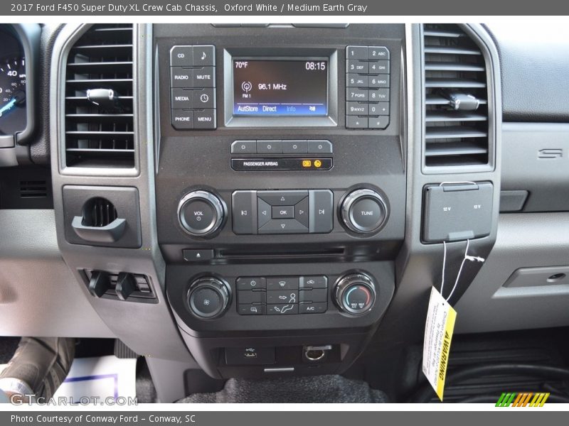 Oxford White / Medium Earth Gray 2017 Ford F450 Super Duty XL Crew Cab Chassis