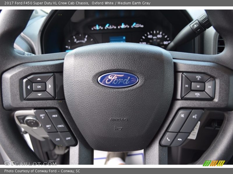 Oxford White / Medium Earth Gray 2017 Ford F450 Super Duty XL Crew Cab Chassis