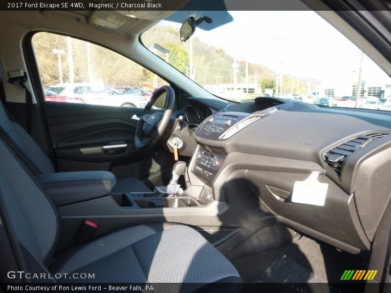 Magnetic / Charcoal Black 2017 Ford Escape SE 4WD