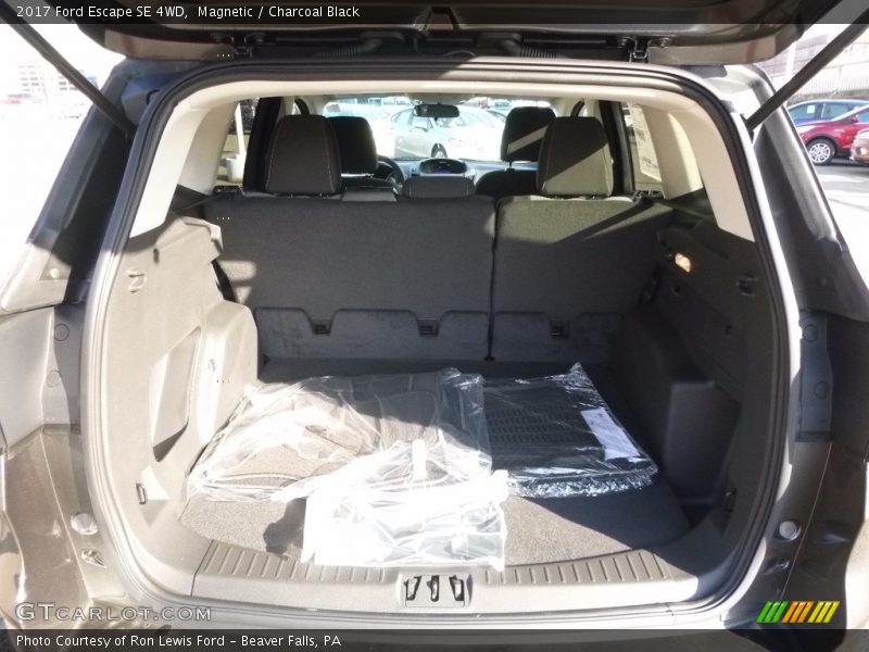 Magnetic / Charcoal Black 2017 Ford Escape SE 4WD