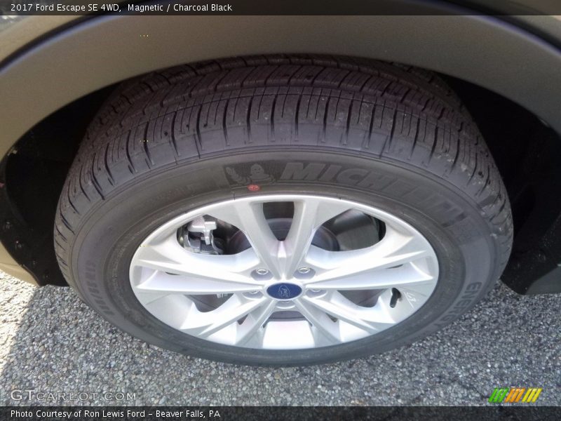 Magnetic / Charcoal Black 2017 Ford Escape SE 4WD