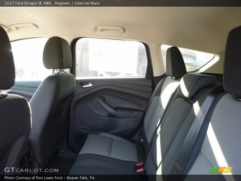 Magnetic / Charcoal Black 2017 Ford Escape SE 4WD