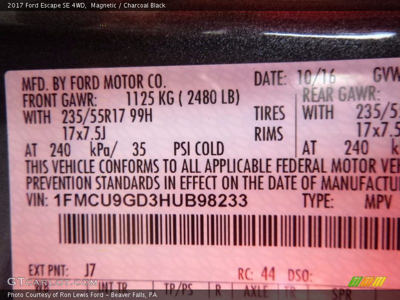Magnetic / Charcoal Black 2017 Ford Escape SE 4WD