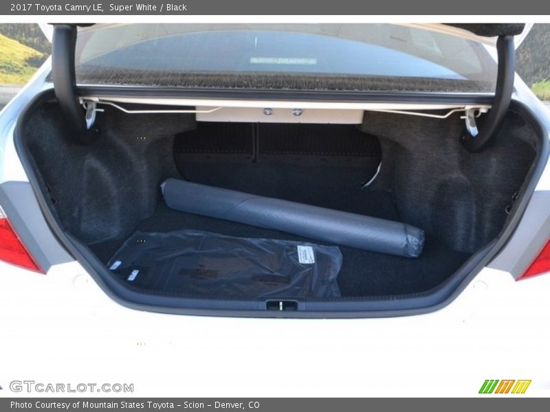 Super White / Black 2017 Toyota Camry LE