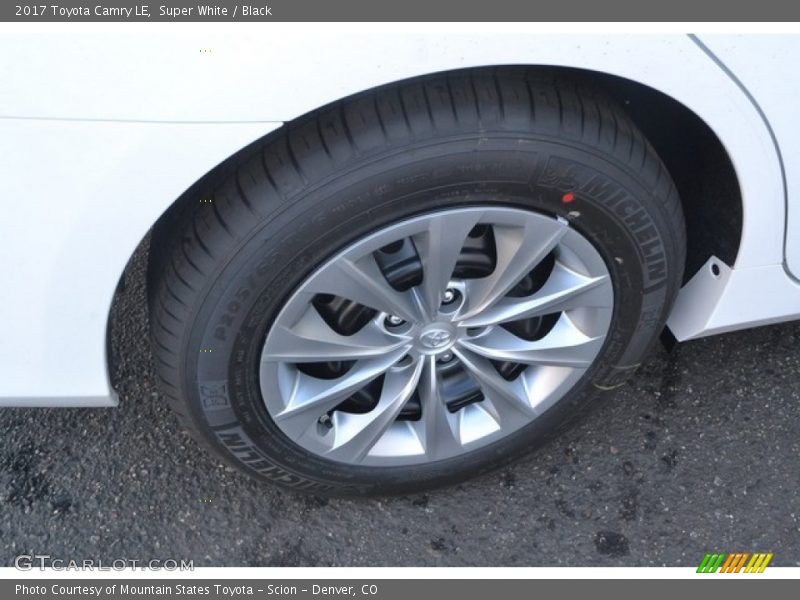 Super White / Black 2017 Toyota Camry LE