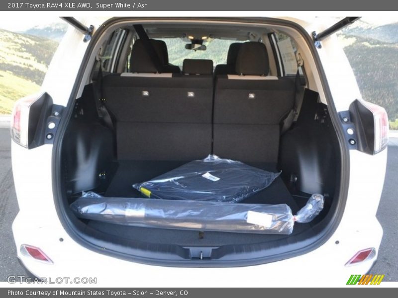 Super White / Ash 2017 Toyota RAV4 XLE AWD