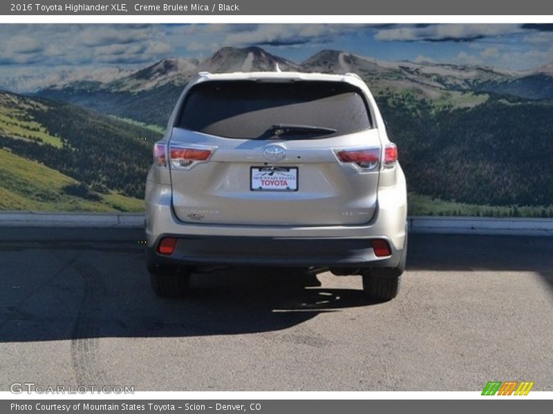 Creme Brulee Mica / Black 2016 Toyota Highlander XLE