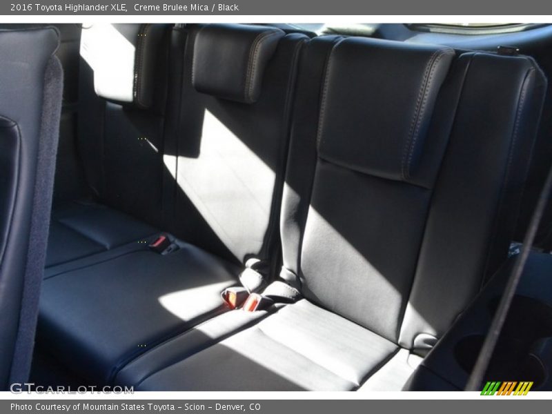 Creme Brulee Mica / Black 2016 Toyota Highlander XLE