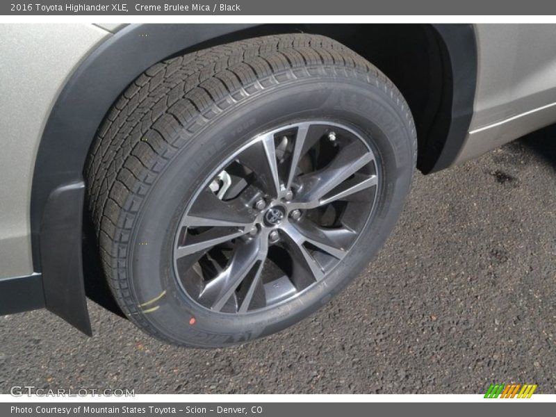 Creme Brulee Mica / Black 2016 Toyota Highlander XLE