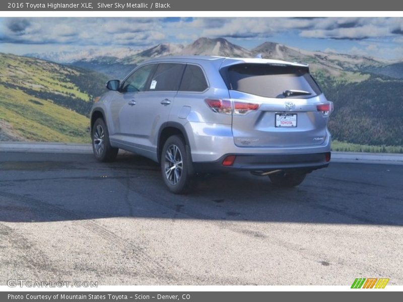 Silver Sky Metallic / Black 2016 Toyota Highlander XLE