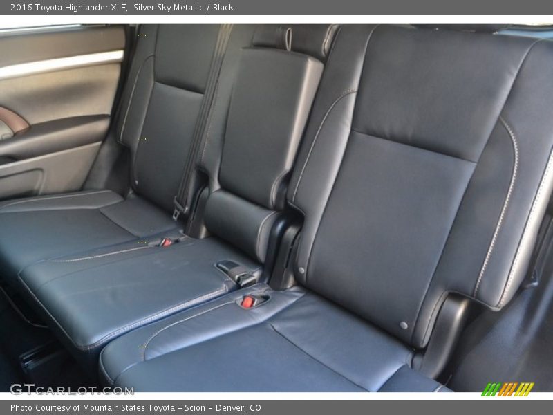 Silver Sky Metallic / Black 2016 Toyota Highlander XLE