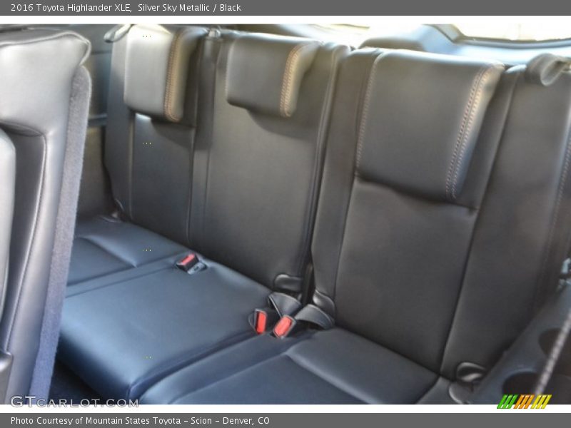 Silver Sky Metallic / Black 2016 Toyota Highlander XLE
