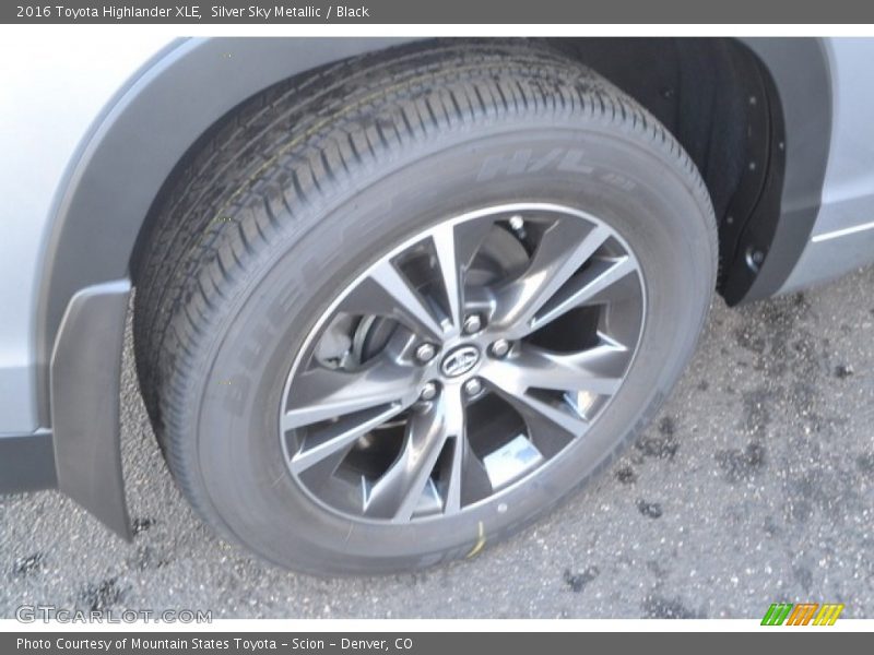 Silver Sky Metallic / Black 2016 Toyota Highlander XLE