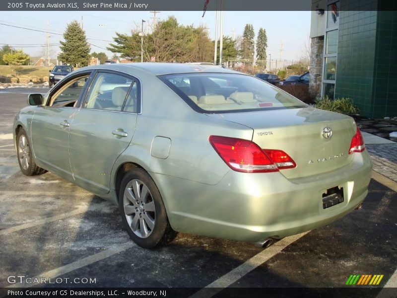 Silver Pine Mica / Ivory 2005 Toyota Avalon XLS
