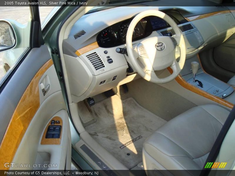 Silver Pine Mica / Ivory 2005 Toyota Avalon XLS