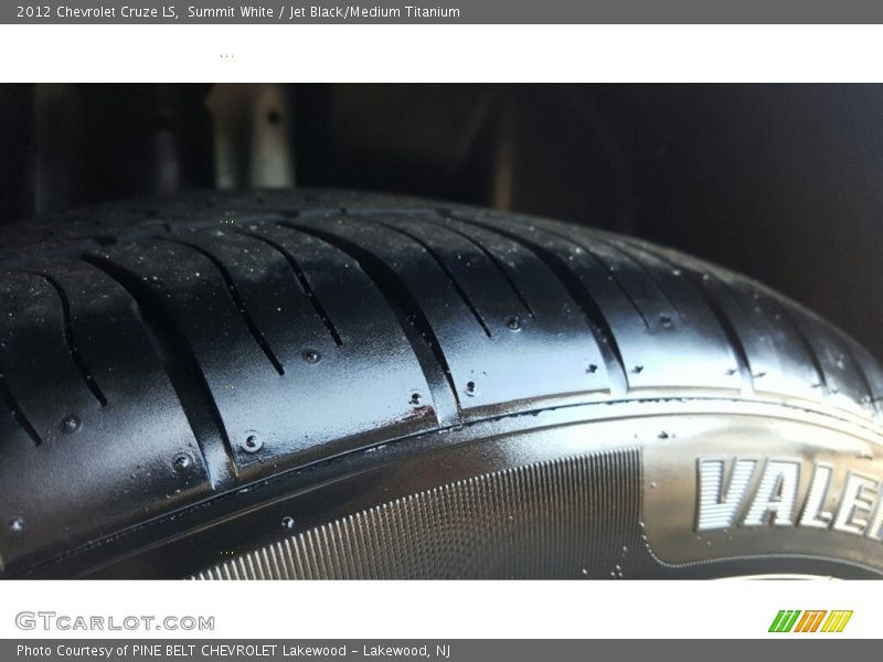 Summit White / Jet Black/Medium Titanium 2012 Chevrolet Cruze LS