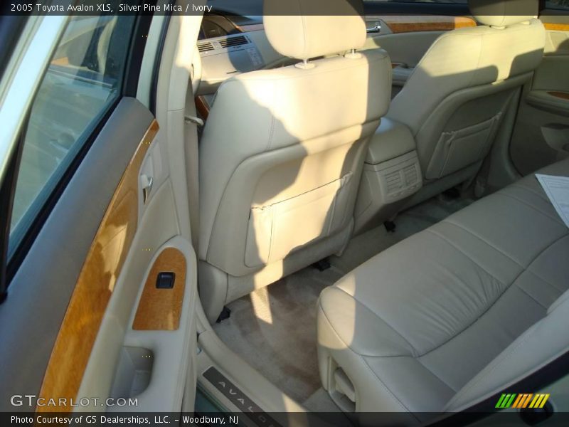 Silver Pine Mica / Ivory 2005 Toyota Avalon XLS