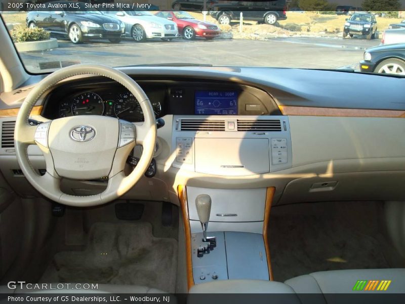 Silver Pine Mica / Ivory 2005 Toyota Avalon XLS