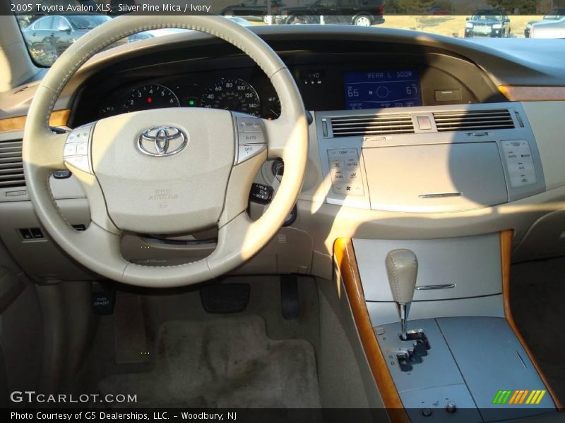 Silver Pine Mica / Ivory 2005 Toyota Avalon XLS