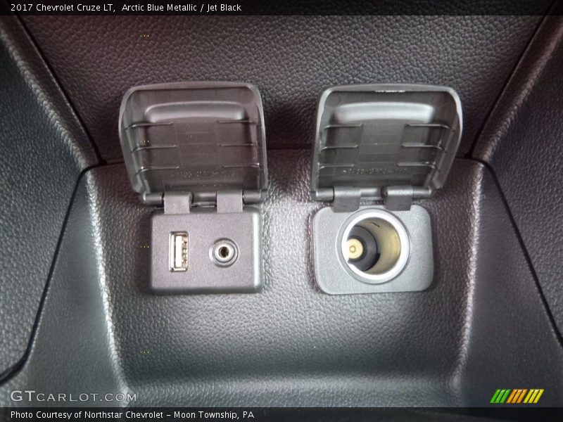Arctic Blue Metallic / Jet Black 2017 Chevrolet Cruze LT