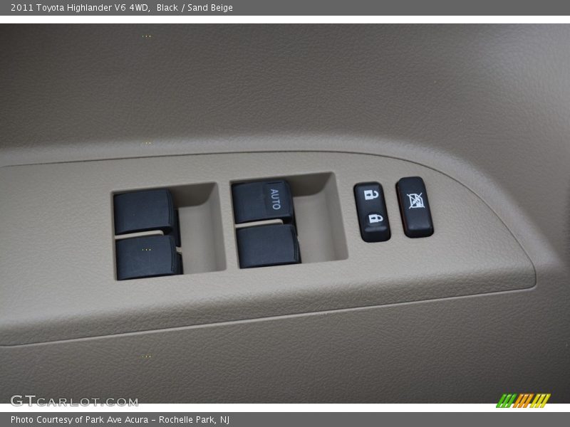 Black / Sand Beige 2011 Toyota Highlander V6 4WD